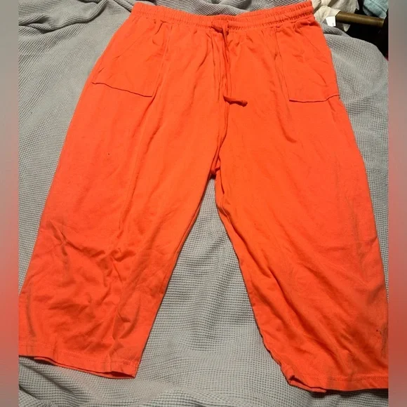 Ladies capris - Picture 2 of 5